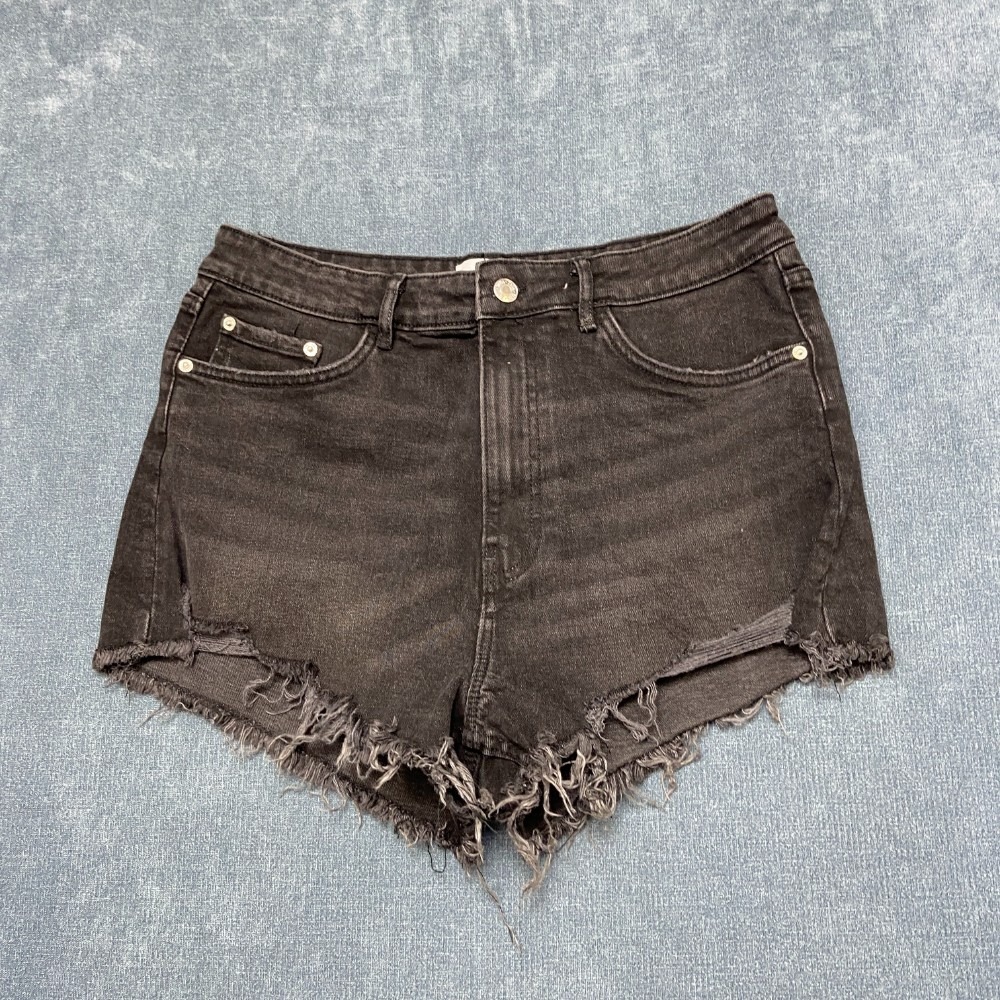 Zara Shorts Womens 12 Black Denim Cut Off Frayed Hem High Rise 5 Pockets Regular